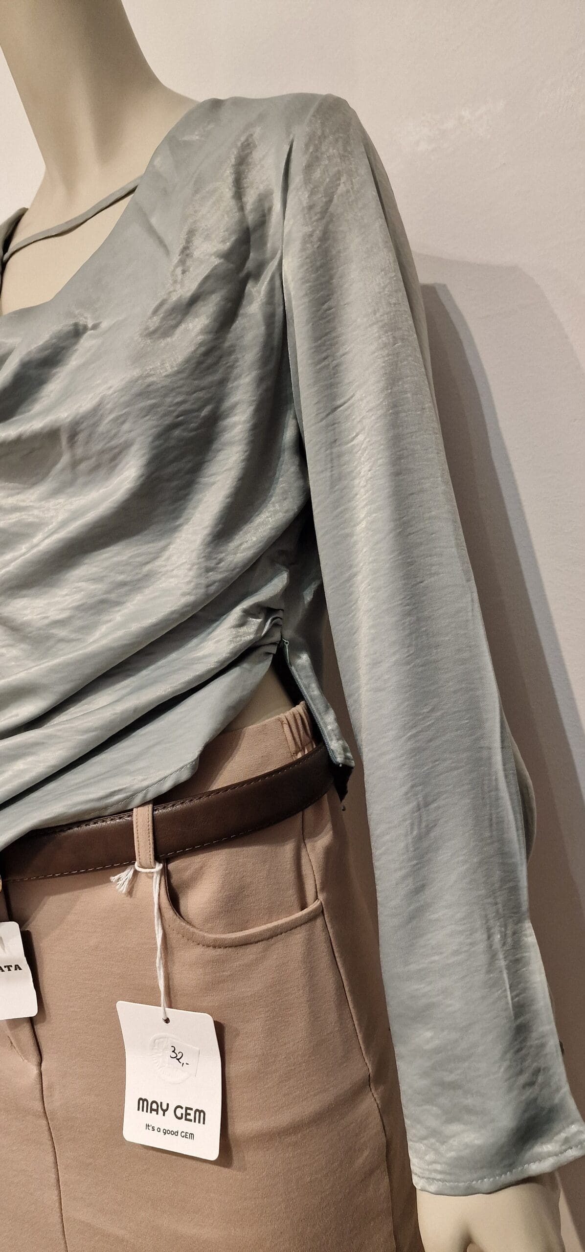 Damesblouse in satijn - Afbeelding 4