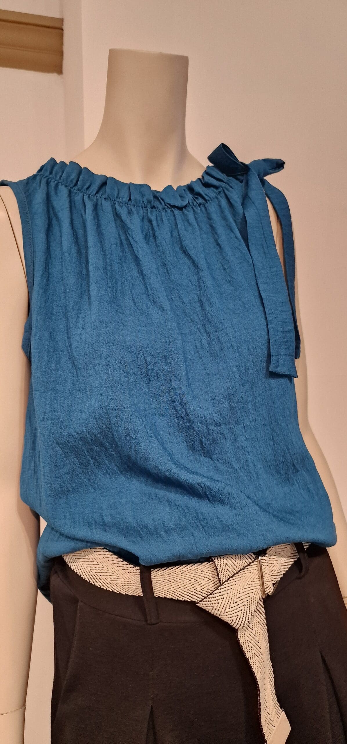 42 Blouse-Mouwloos met strik - Afbeelding 2