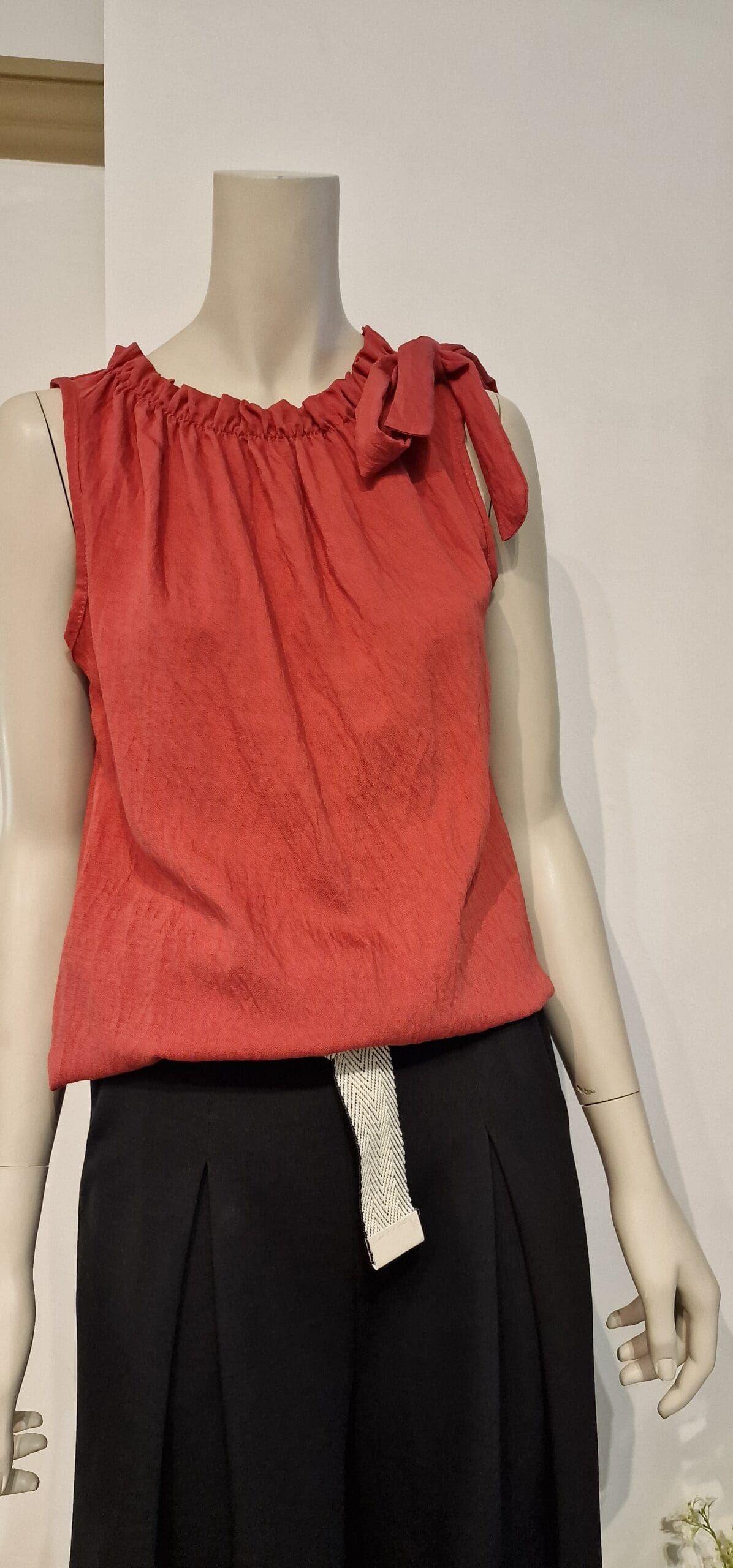 42 Blouse-Mouwloos met strik